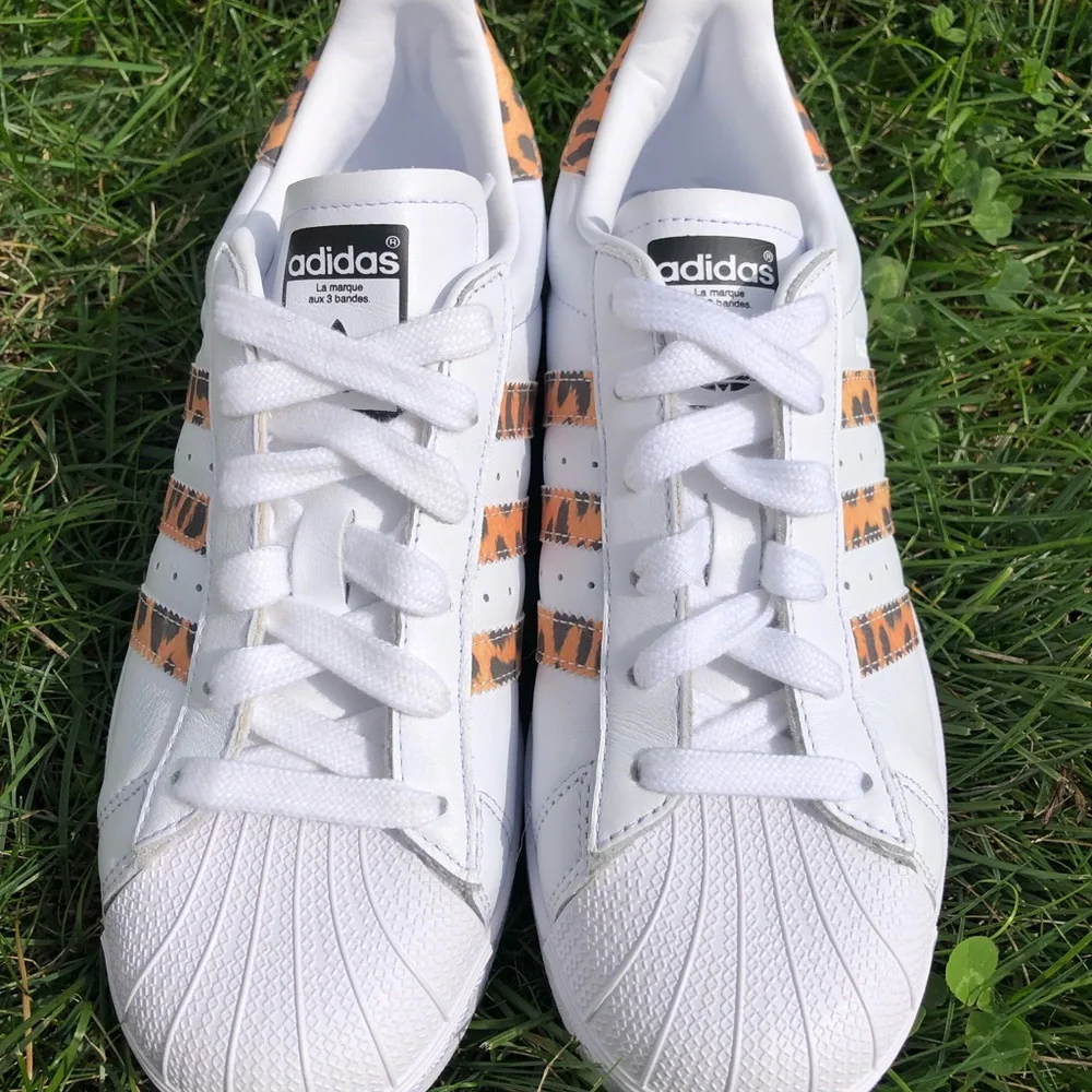 Women’s Adidas Superstar White Leopard (Rare) - Picture 4 of 9